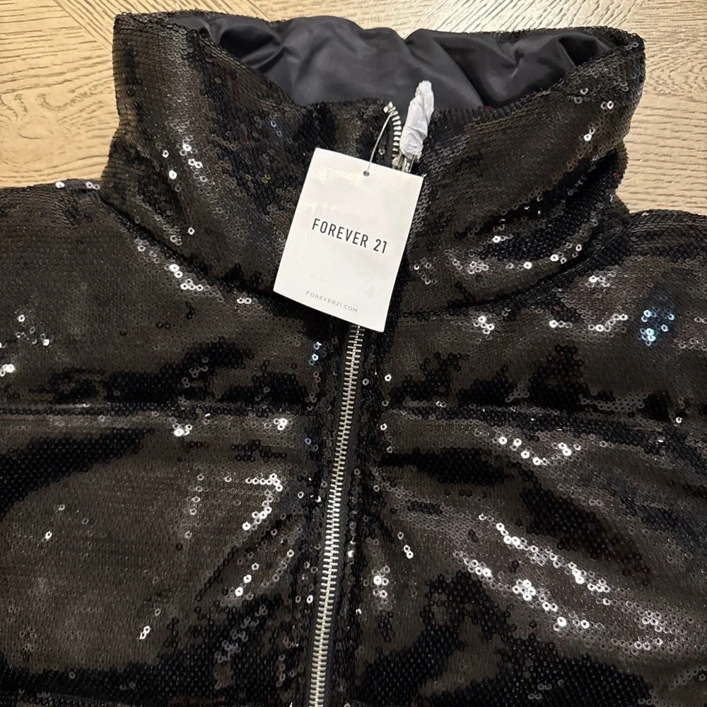 Forever 21 Active Black Shiny Puffer Jacket Cropped Full Zip Women's M